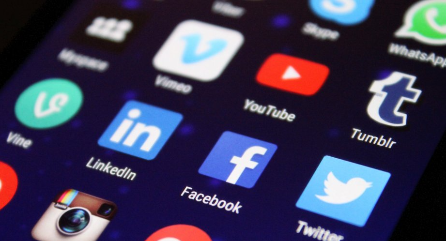 Mental Health Study Finds That How People Use Social Media May Matter as Much as Screen Time